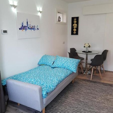 Star London Brent Street Cosy 1-Bed Hideaway Apartment Хендън Екстериор снимка