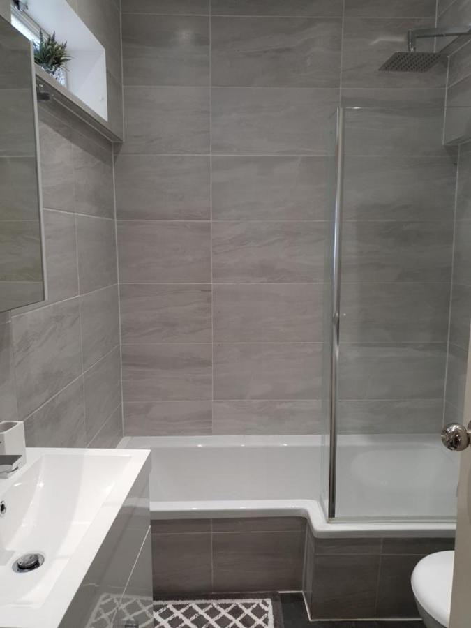 Star London Brent Street Cosy 1-Bed Hideaway Apartment Хендън Екстериор снимка