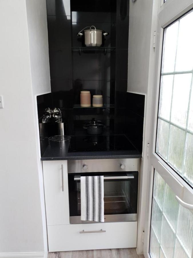 Star London Brent Street Cosy 1-Bed Hideaway Apartment Хендън Екстериор снимка